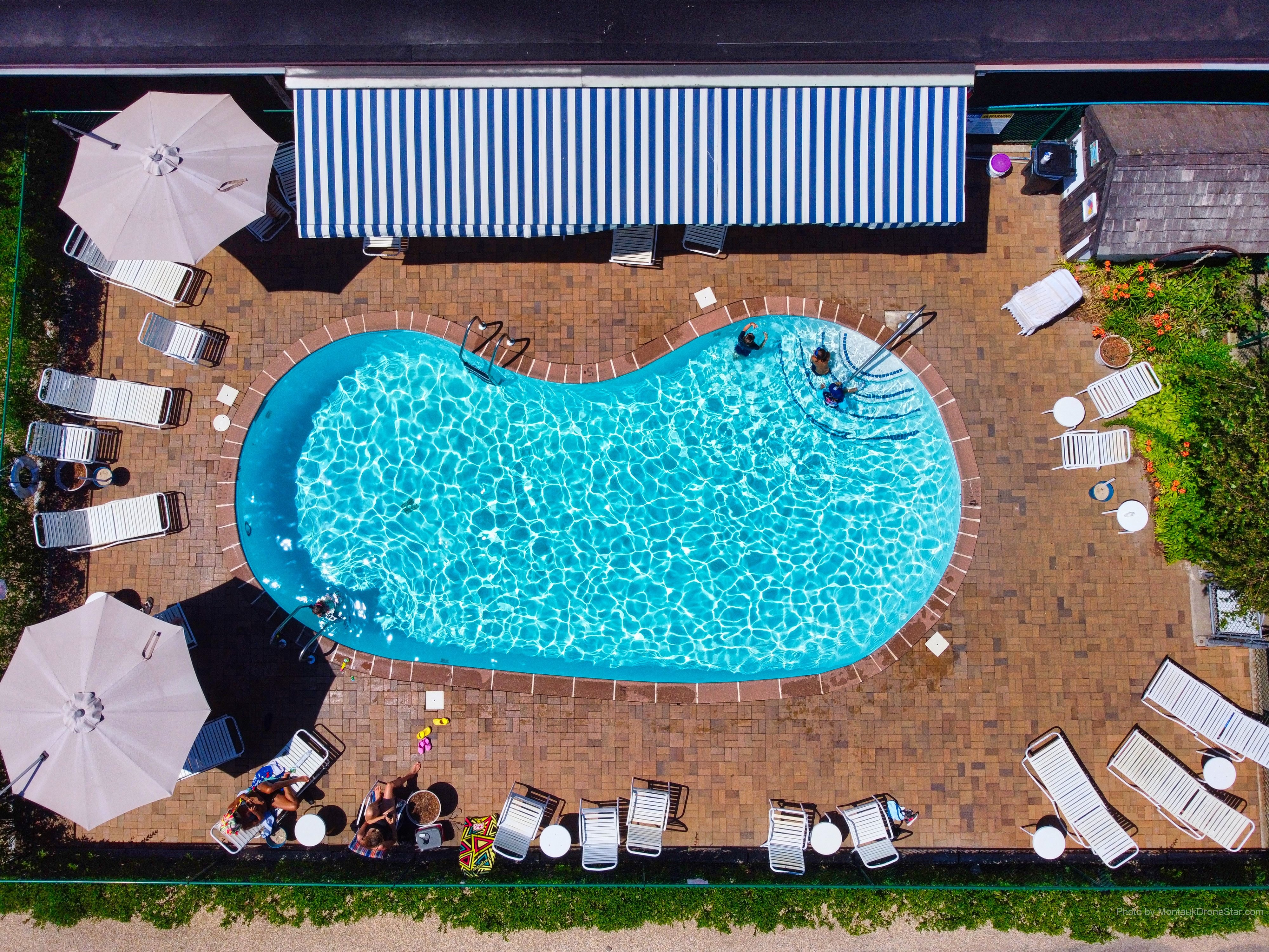 Snug Harbor Motel - Pool Area